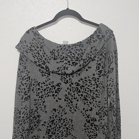 Chico's leopard off the shoulder top size 0=small - Picture 7 of 10